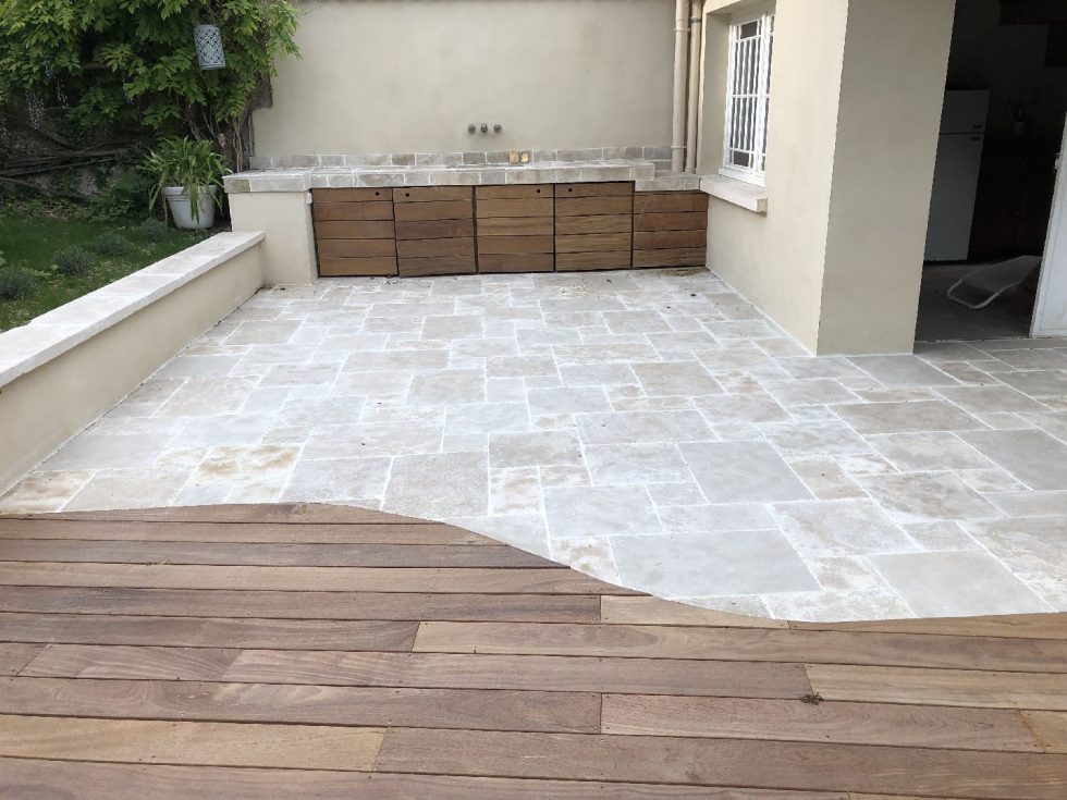 Terrasse avec dallage en pierre