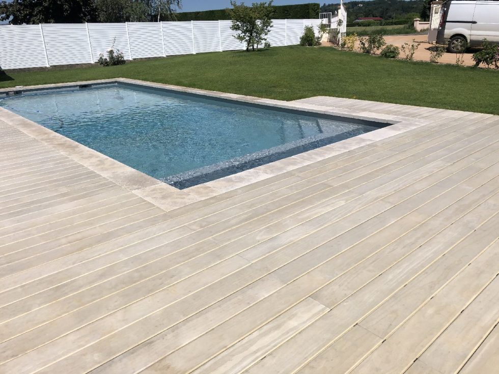 Construction d'une terrasse en bois à Reyrieux 01600