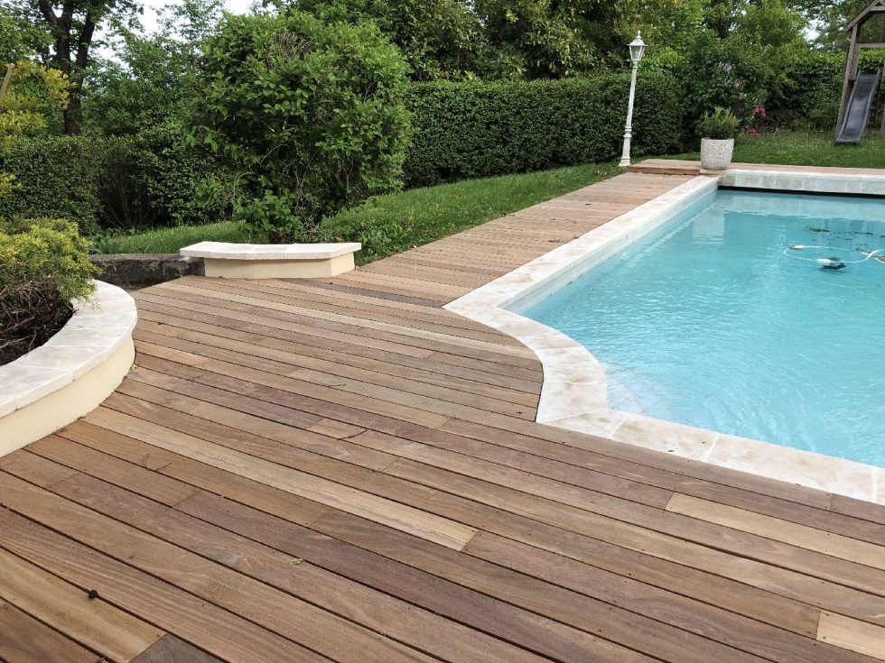 Terrasse en bois exotique à Trévoux