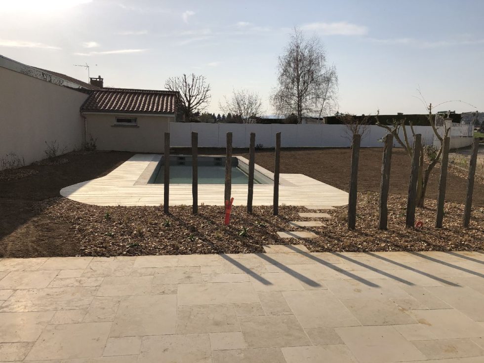 Construction d'une terrasse en Pierre à Reyrieux